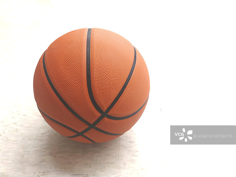 白色背景上的篮球图片素材