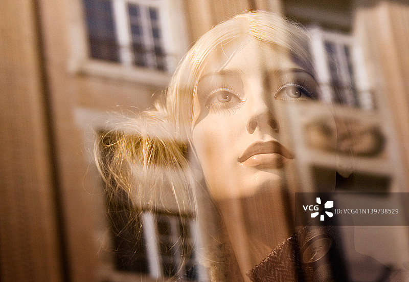 金发女模特（近景）图片素材