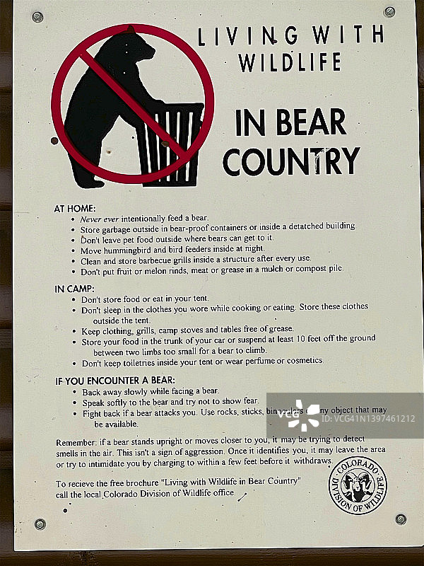 科罗拉多斯普林斯熊出没警告标志图片素材