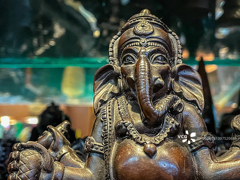 泰国佛教徒供奉印度教神祇，象头神 गणेश 在泰语中称为 Phra Phikanet图片素材