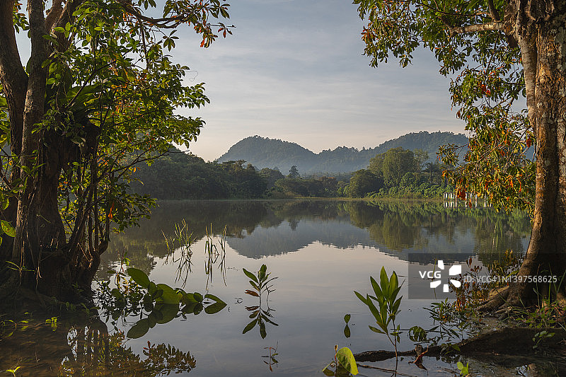 甲米府侬塔雷湖，泰国南部图片素材
