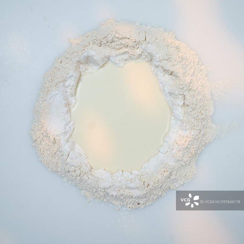 面粉、淀粉和牛奶图片素材
