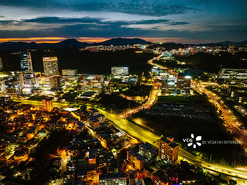 夜晚的韩国蔚山城市景观鸟瞰图图片素材