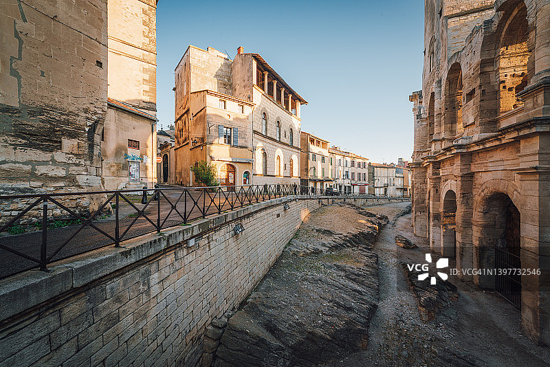 法国阿尔勒历史建筑街景图片素材