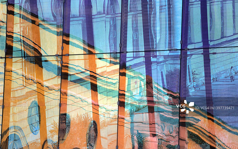 慕尼黑马歇尔广场玻璃幕墙倒影图片素材