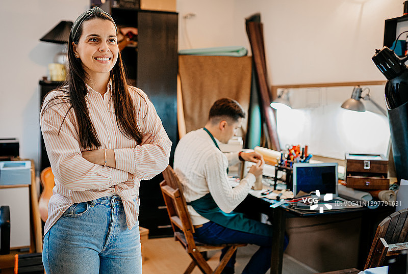 设计师制作手表盒图片素材