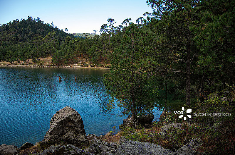 伊图尔维德水坝，拉斯卡诺阿斯，圣地亚哥特拉扎拉公共财产，墨西哥州伊西德罗法贝拉，墨西哥图片素材