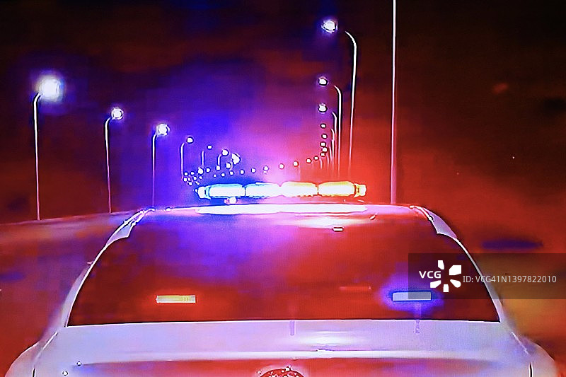 警车上的警报器和闪光灯图片素材