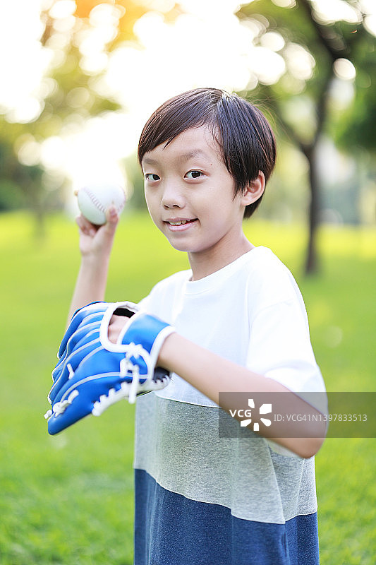 少年打棒球图片素材