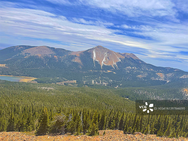 科罗拉多斯普林斯高空山林景色图片素材