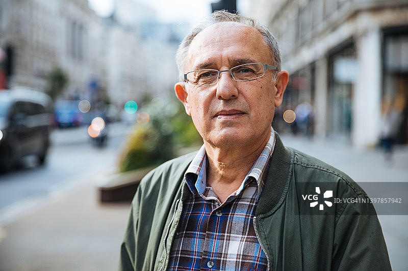 伦敦的老年男人肖像图片素材