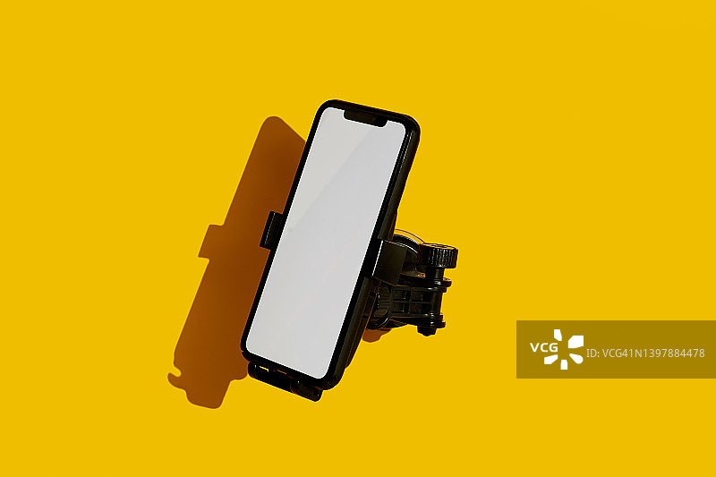 吸盘支架上的智能手机图片素材