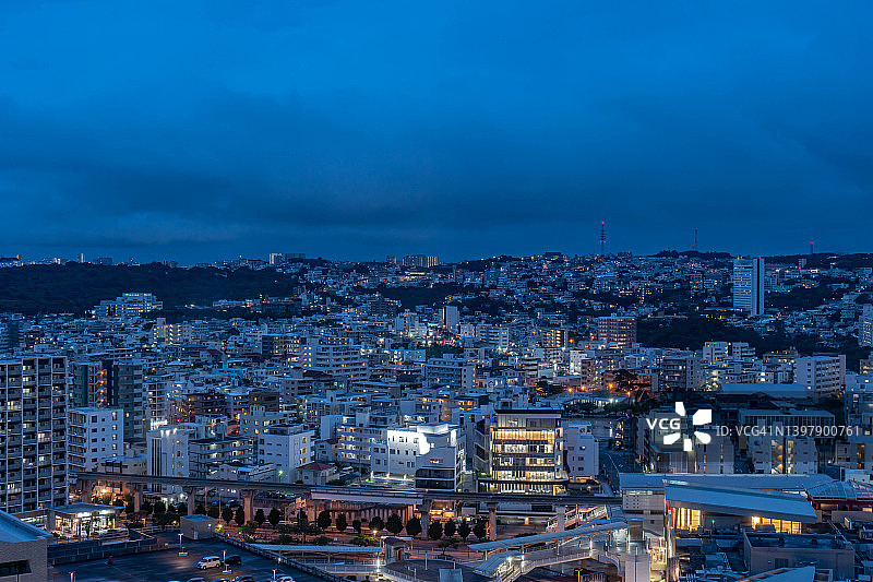 日本那霸市的阴雨云图片素材