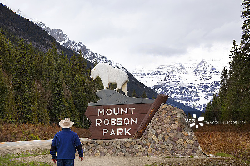 年长男性入口标志。图片素材
