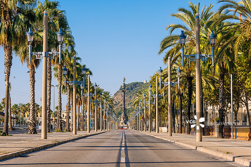 巴塞罗那城市街道与哥伦布纪念碑图片素材