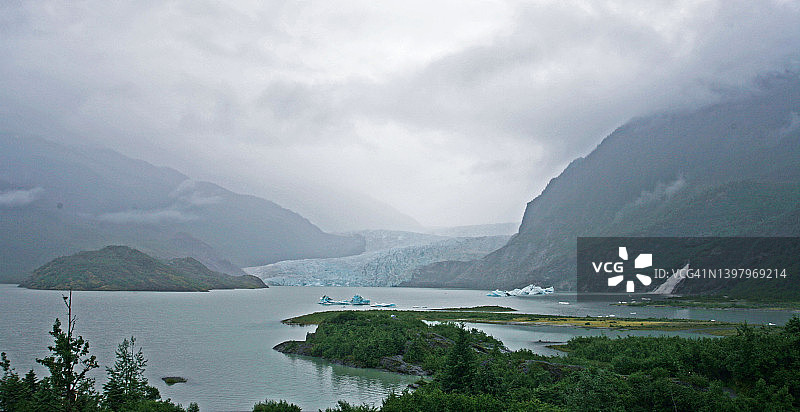 远处的门登霍尔冰川图片素材