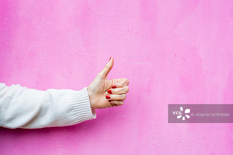 老年妇女的手，点赞手势图片素材