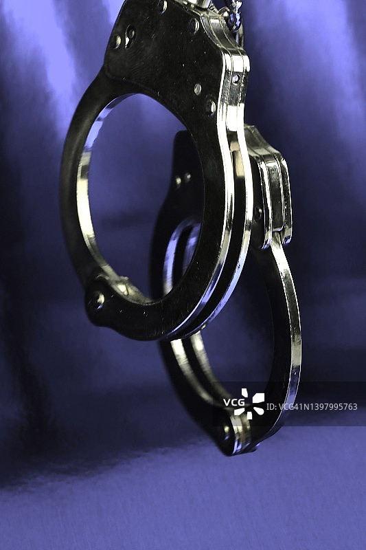 钢制手铐图片素材