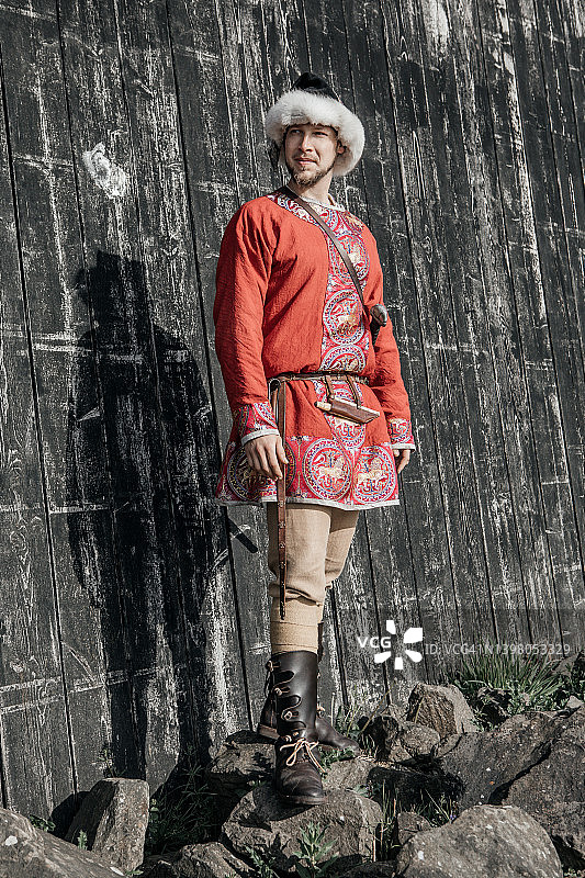 户外的俄罗斯维京勇士王子图片素材