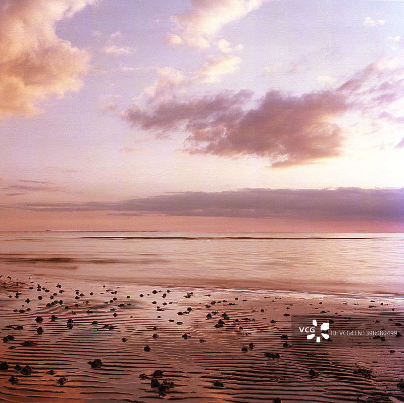 沙滩上的低潮图片素材