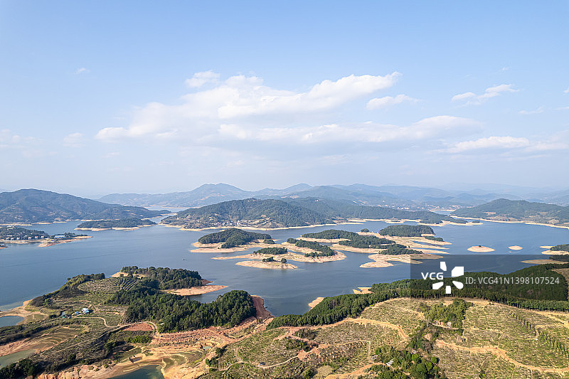 水库的美丽地质特征图片素材