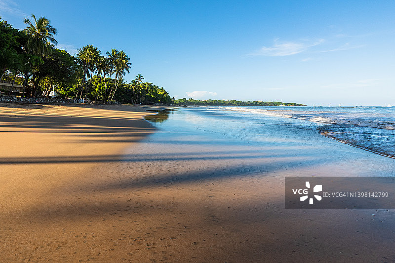 塔马林多海滩日出，哥斯达黎加瓜纳卡斯特图片素材