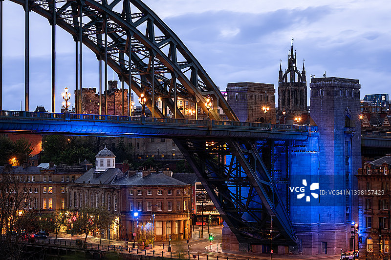 泰恩桥、纽卡斯尔城堡、圣尼古拉斯大教堂、泰恩河畔纽卡斯尔、英国图片素材