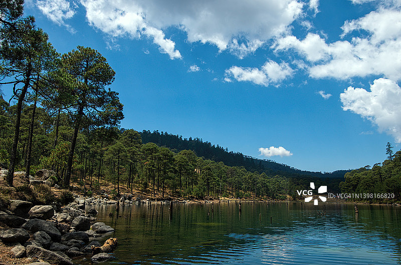 伊图尔维德水坝，拉斯卡诺阿斯，圣地亚哥特拉扎拉公共财产，墨西哥州伊西德罗法贝拉，墨西哥图片素材