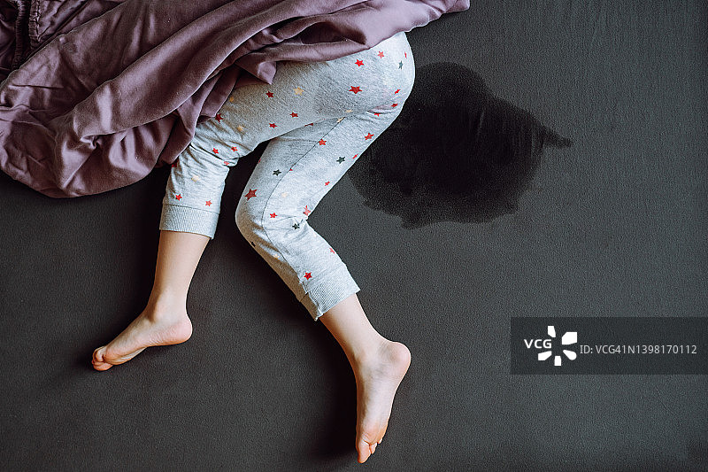 儿童尿湿床单图片素材