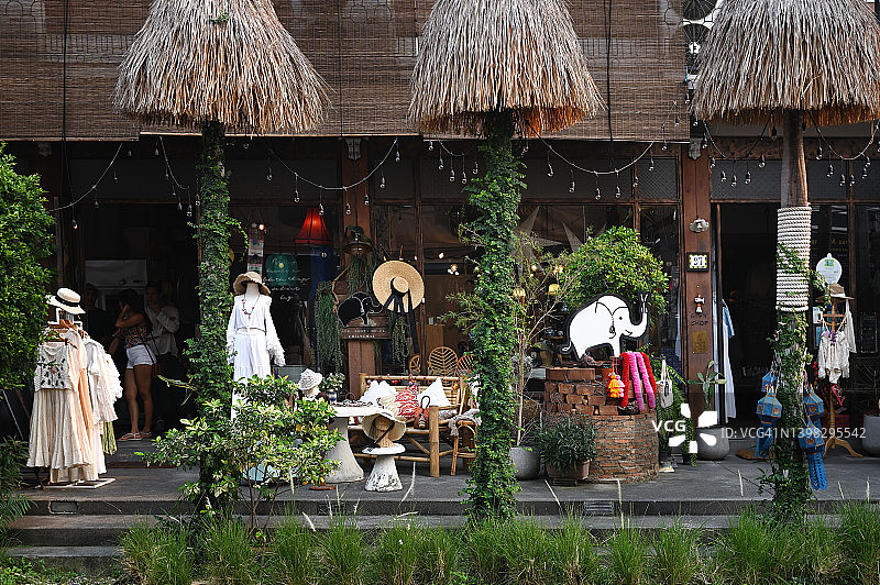 街边的精品店门面图片素材