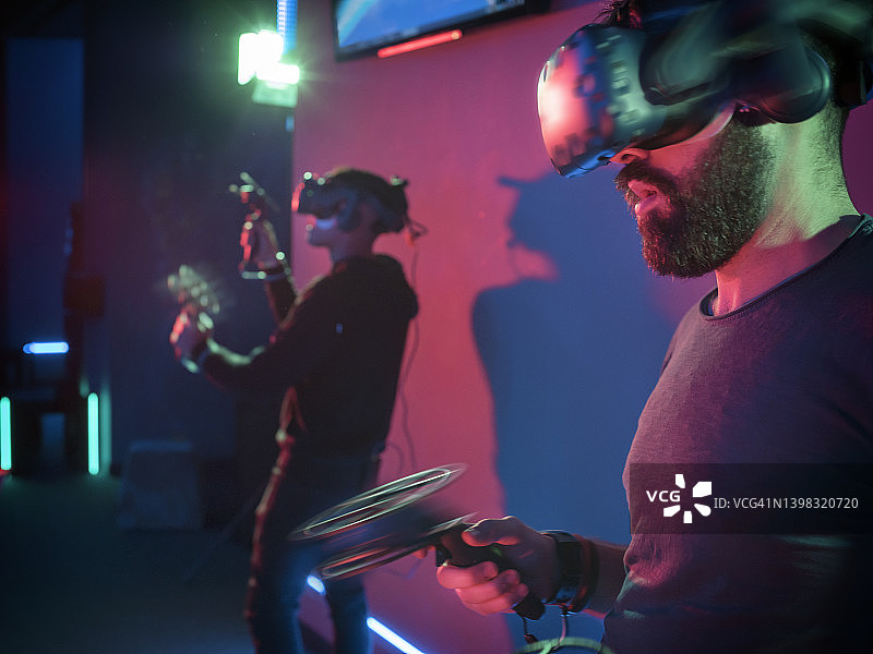 元宇宙中的人群图片素材