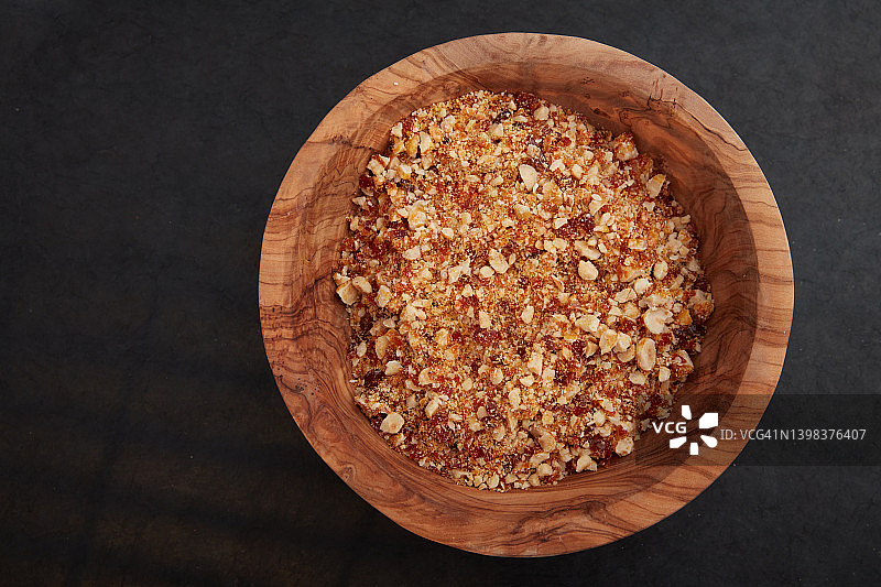 橄榄木碗中的巴西甜点图片素材