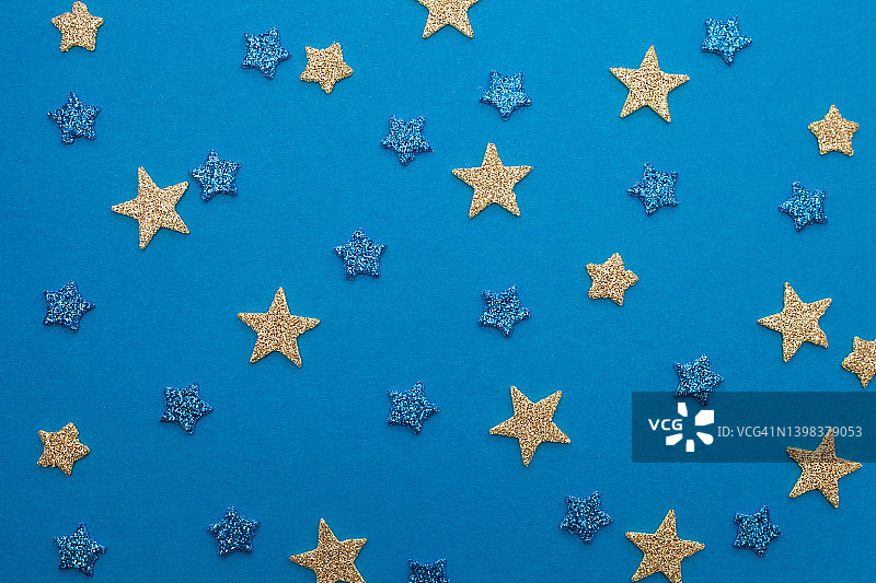 蓝色发光闪光背景，金色和蓝色星形纸屑图片素材
