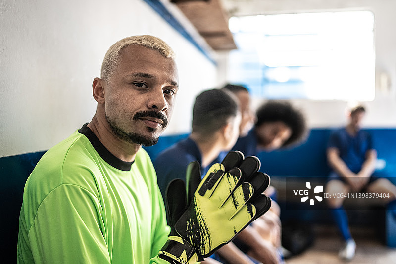 更衣室里的守门员图片素材