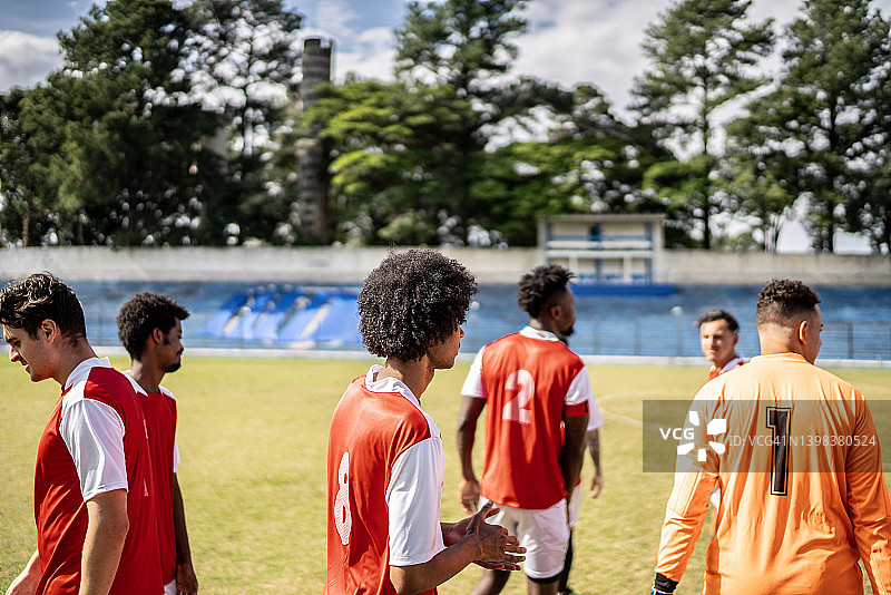 准备比赛的足球队图片素材