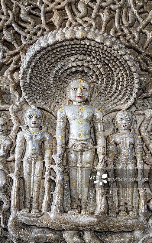 印度拉贾斯坦邦，拉纳克普尔耆那教神庙的帕尔什瓦纳塔神像图片素材