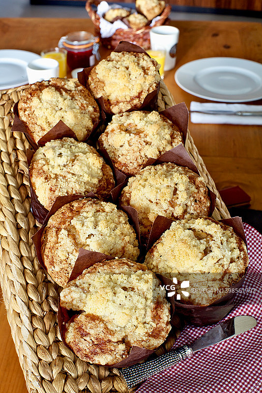篮子里的玛芬蛋糕图片素材