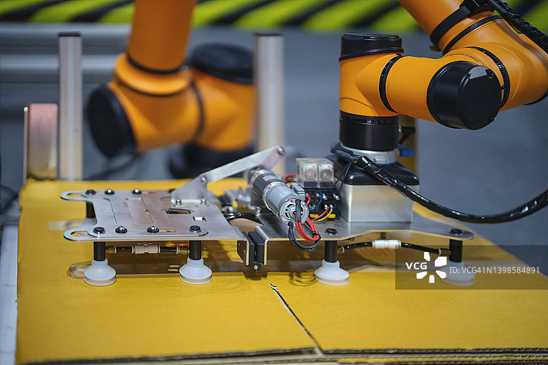 自动化机器人搬运车和机械臂图片素材