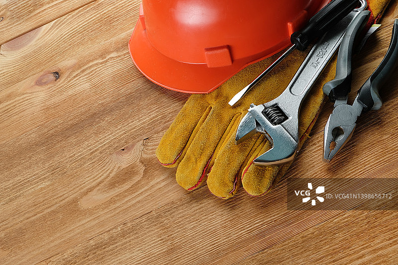 房屋建造或公寓维修工具木桌背景工头工作场所家居与专业维修主题商业与建筑行业图片素材
