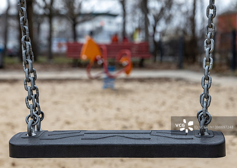 游乐场上的秋千图片素材