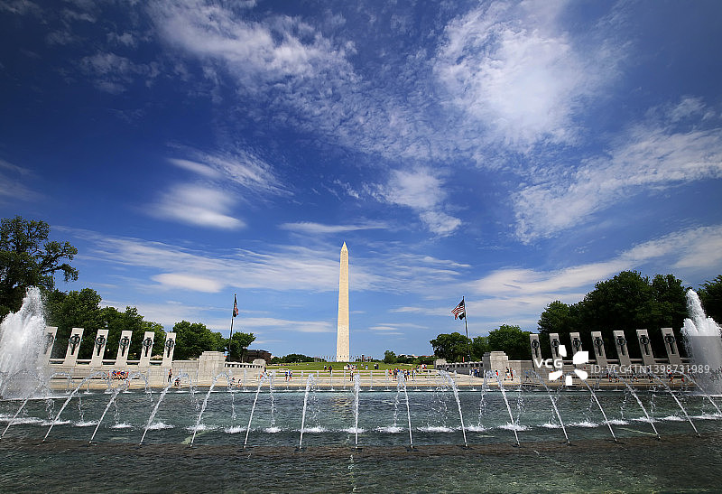 美国华盛顿二战纪念碑和华盛顿纪念碑图片素材