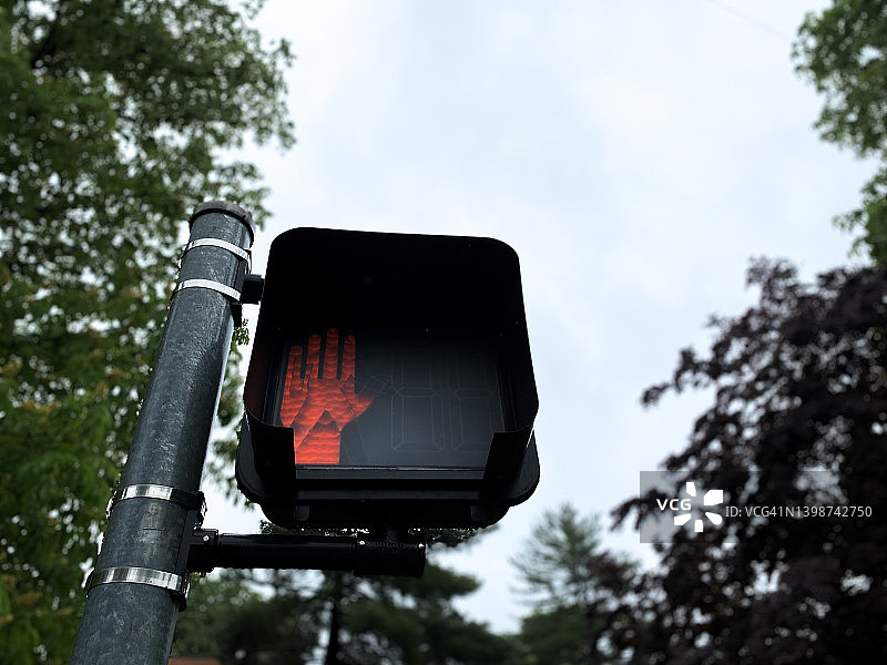 人行横道红灯交通信号图片素材