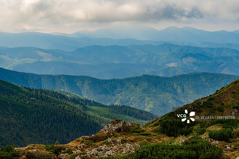 乌克兰美丽风光，乔尔诺戈尔斯基喀尔巴阡山脊图片素材