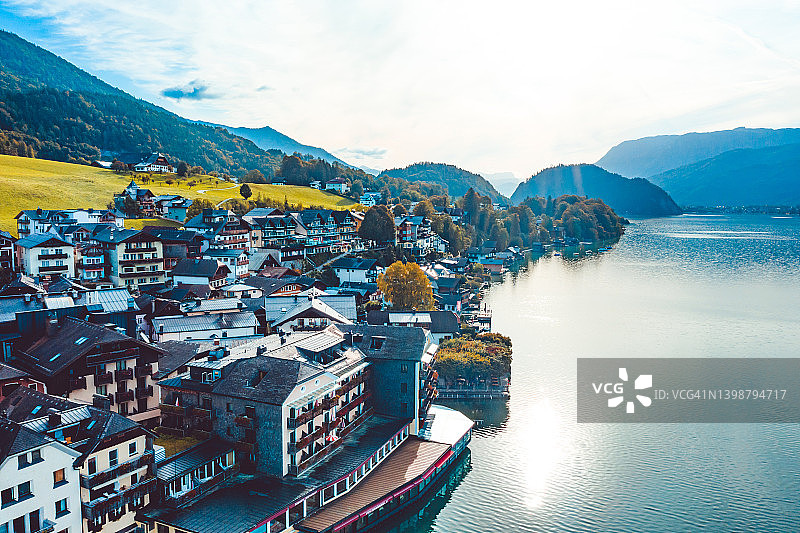 萨尔茨卡默古特圣沃尔夫冈的无人机视角图片素材