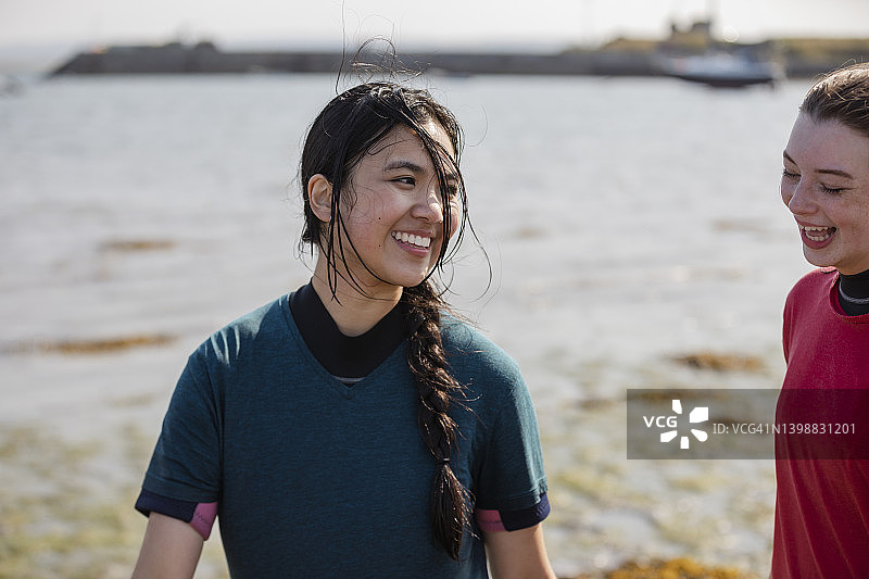 一起享受海滩时光图片素材