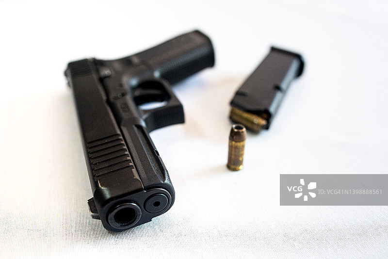 手枪正面特写图片素材