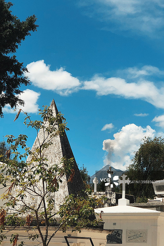 安提瓜公墓和火山图片素材