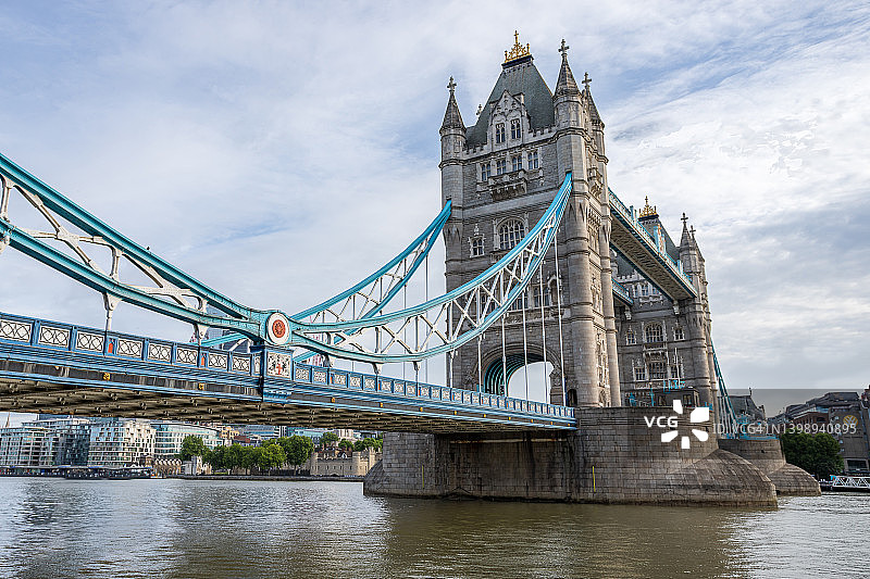 彩色伦敦塔桥图片素材