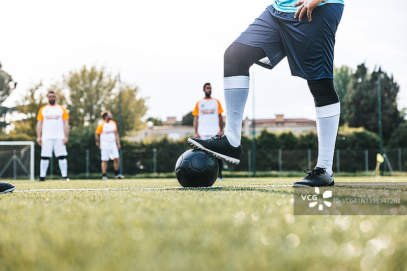 足球队准备开始比赛图片素材