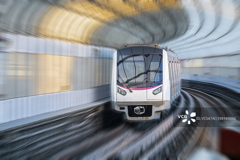城市地铁加速图片素材